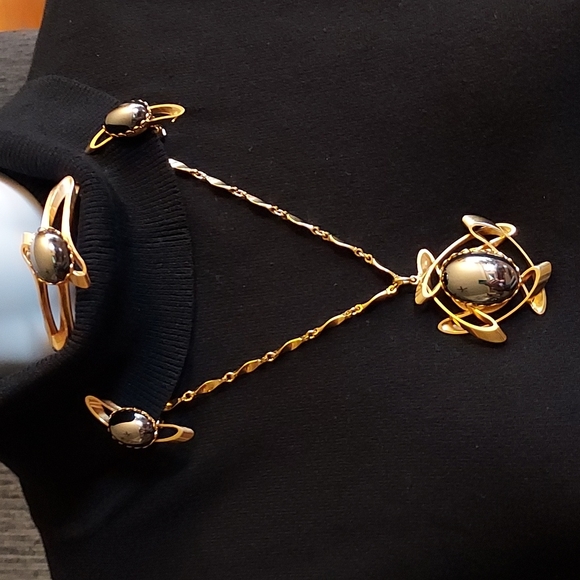 Jewelry - 💖 Vintage Jewelry set